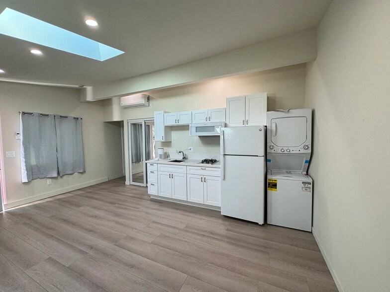 Building Photo - 22438 Califa St