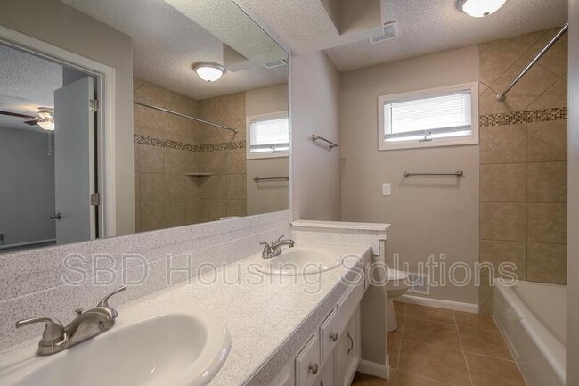 Building Photo - 11917 Sycamore Ave