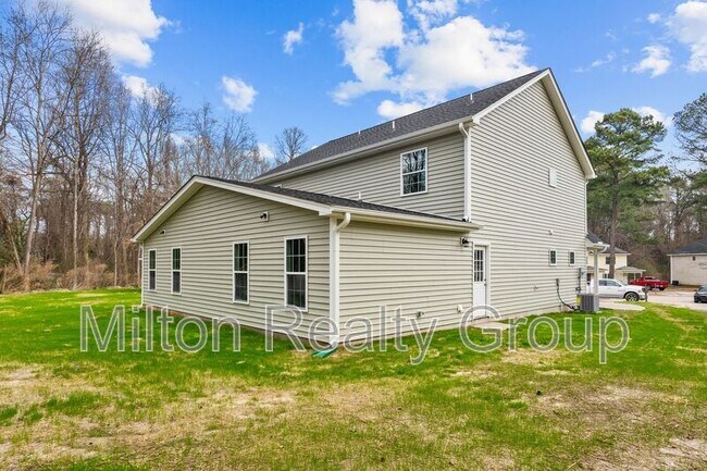 Building Photo - 121 Laura Ln