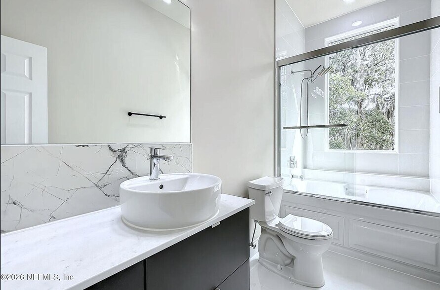 Building Photo - 5395 Heckscher Dr