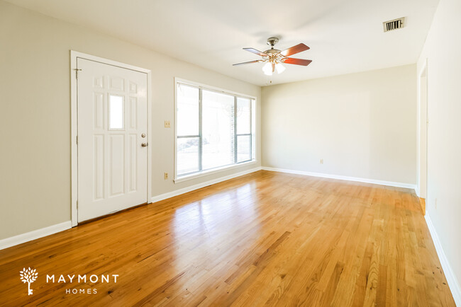 Building Photo - Lovely 3 Bedroom 2 Bathroom Home in Benton