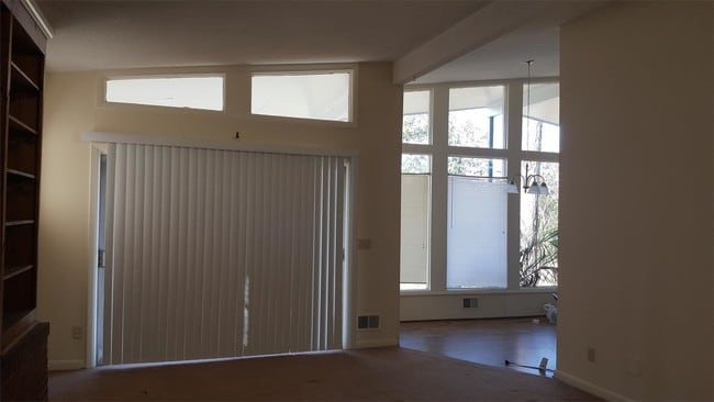 Building Photo - 208 Latonea Dr