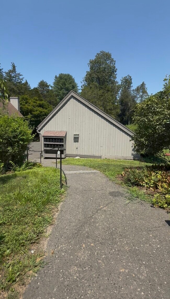 Building Photo - 57 Heritage Vlg