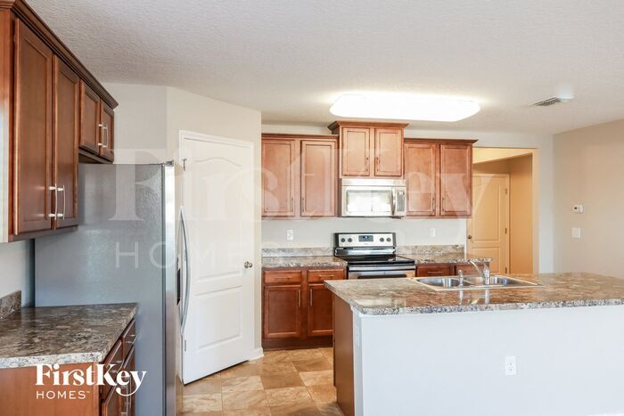 Building Photo - 2352 Bonnie Lakes Dr