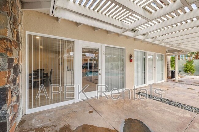 Building Photo - 1425 Vía Soledad