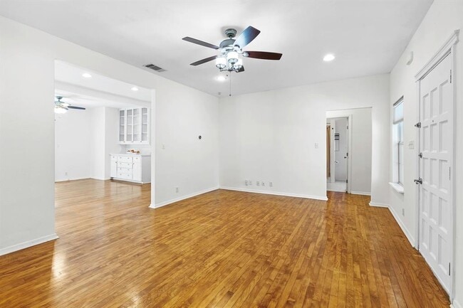 Building Photo - 1414 E 37th St