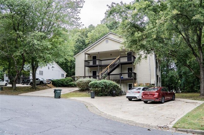 Building Photo - 1600 Oakpoint Dr SW