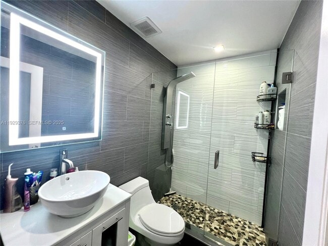 Building Photo - 1430 W 42nd St