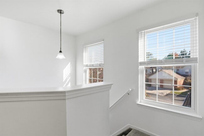 Building Photo - 3084 Village Cir