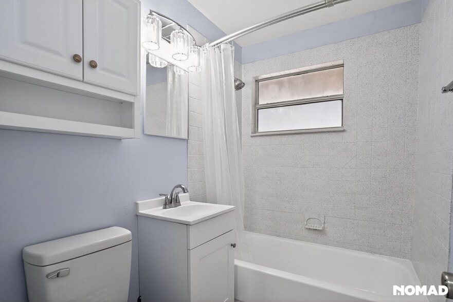 Building Photo - 441 E 5th St