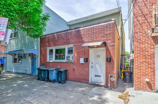 Building Photo - 77 Wallis Ave
