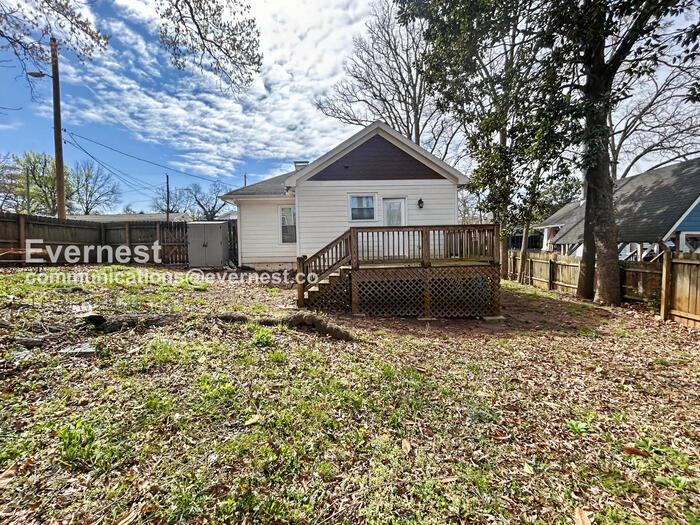 Building Photo - 1845 Vesta Ave