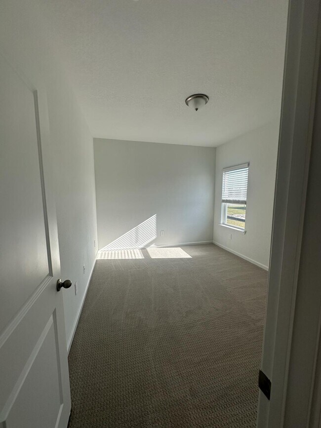 Building Photo - 572 Silver Landing Dr