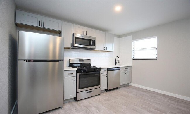 Building Photo - 5201 Crawford St