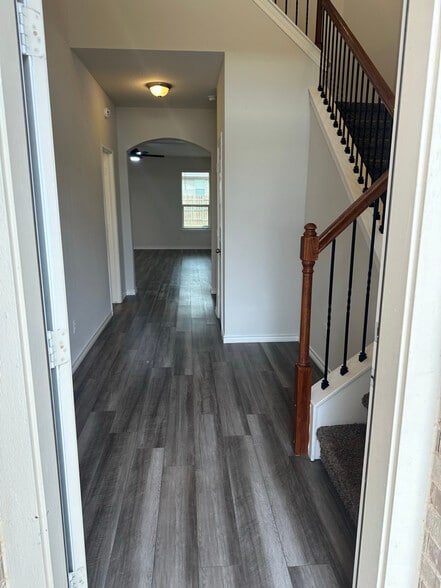 Building Photo - 6149 Lavaca Dr