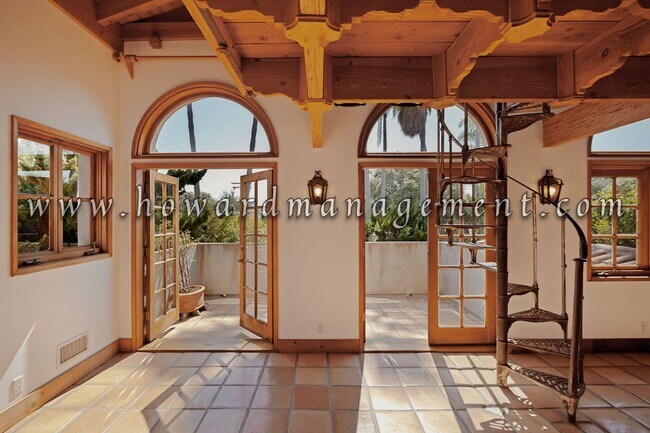 Building Photo - Stunning 5 Bedroom House in Santa Monica