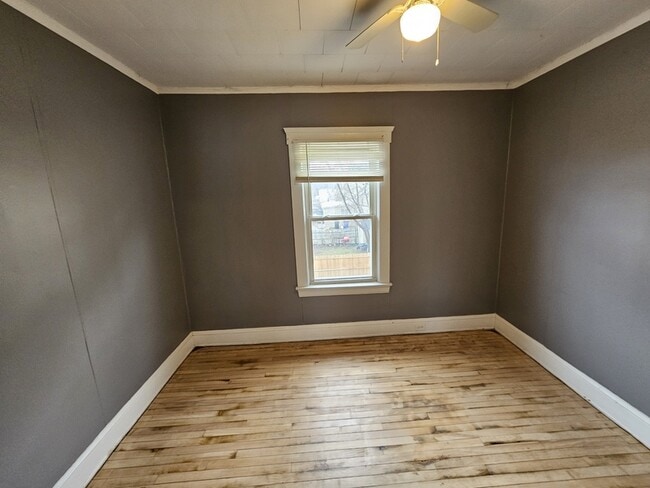 Building Photo - 2059 W 105th St