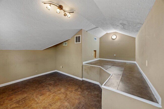 Building Photo - 8430 London Way Dr