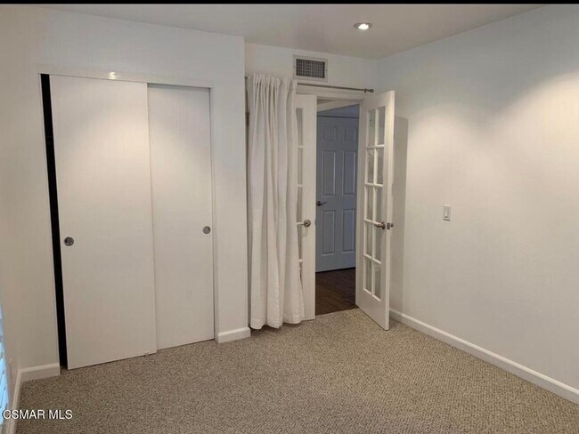 Building Photo - 924 Thistlegate Rd