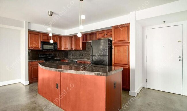 Building Photo - 601 W 11th Ave