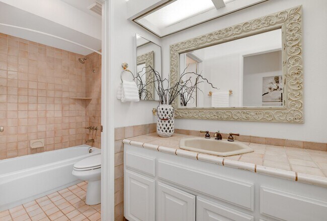 Building Photo - 3408 Viewpoint Way