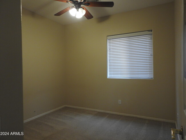 Building Photo - 884 E La Costa Pl