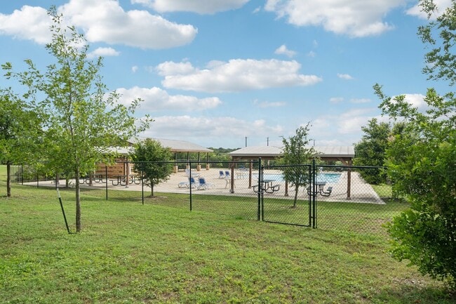 Building Photo - Price Improvement! This 4 bed, 2.5 bath ho...
