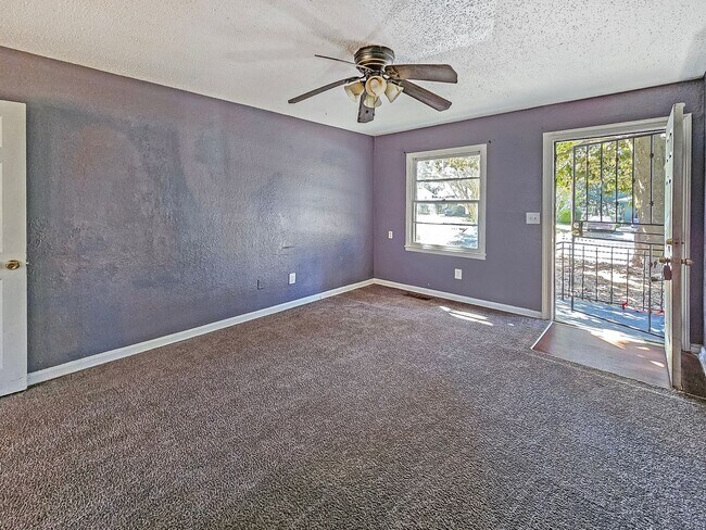 Building Photo - 4/2 Ranch with Fenced Yard - Housing Vouch...