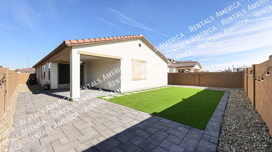 Building Photo - 15689 W Woodlands Ave