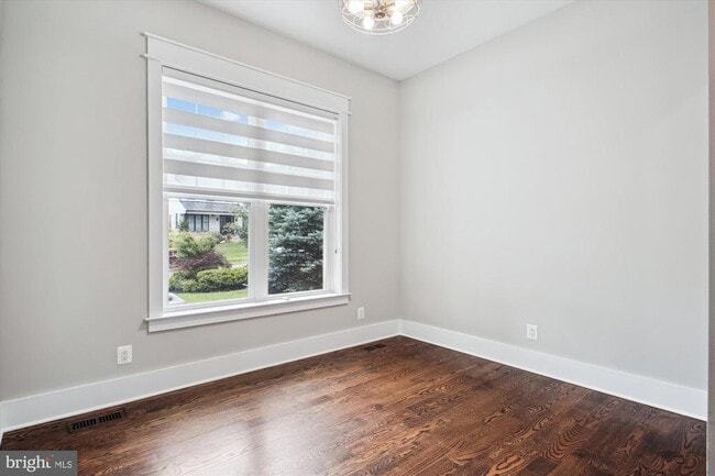 Building Photo - 1565 Hane St