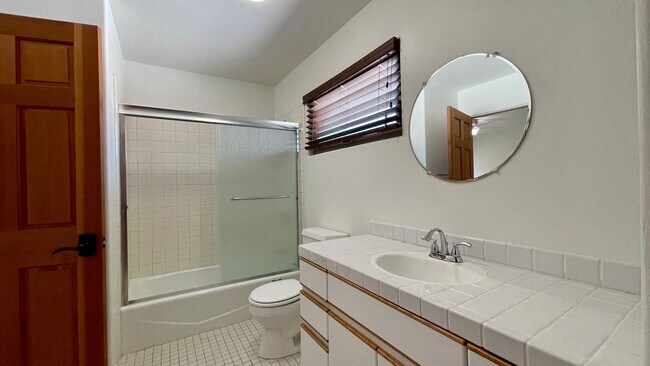 Building Photo - 591 Bluerock Dr