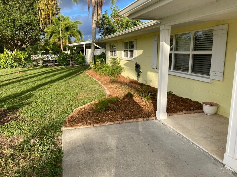 Building Photo - 2714 Grove St