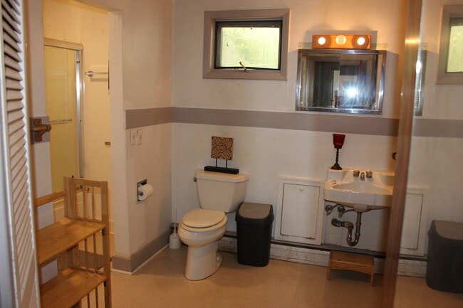 Building Photo - 1574 Coddington Rd