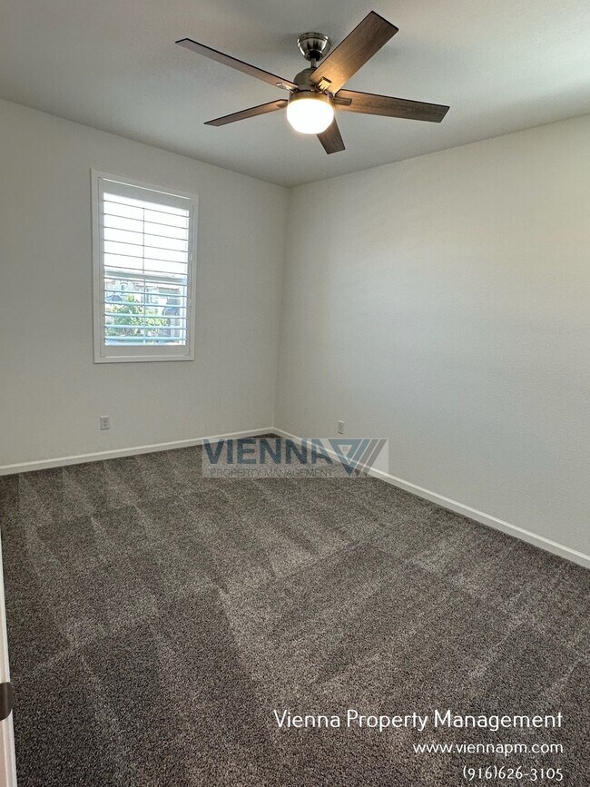 Building Photo - 1347 Larkspur Dr