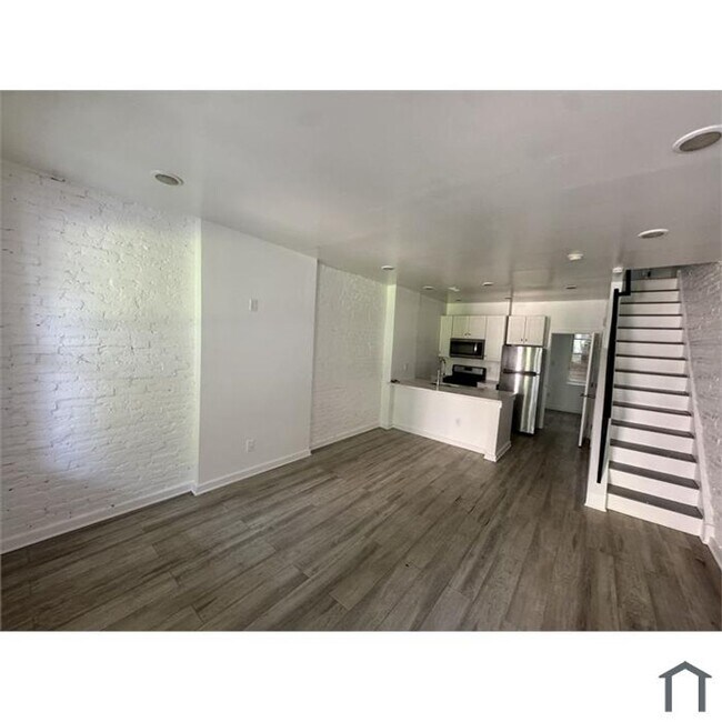 Building Photo - 2531 N Dover St