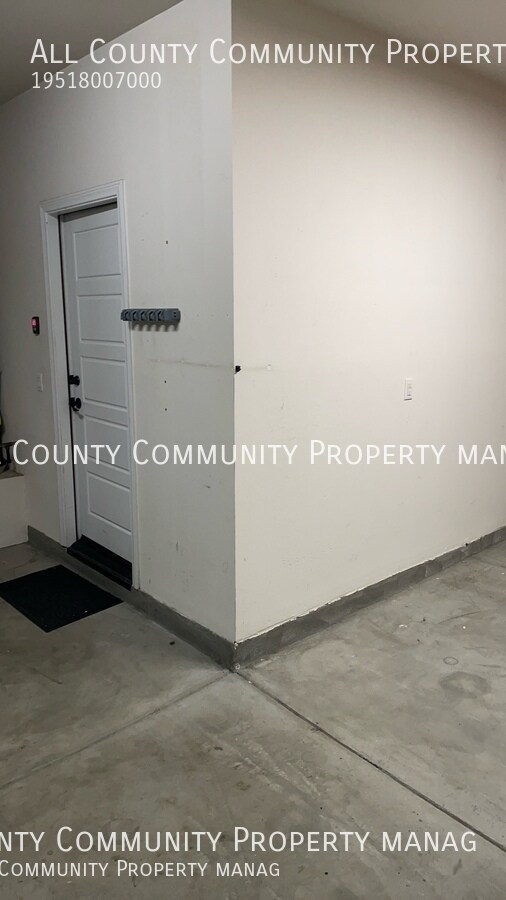Building Photo - 25255 High Plains Ct
