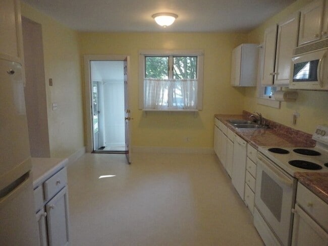 Building Photo - 39 E Bowery St