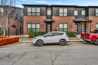 Building Photo - 2825 Stanley Ave