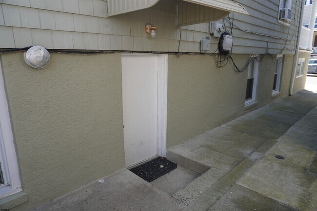 Building Photo - 117 S Bartram Ave