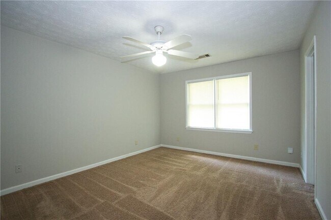 Building Photo - 2421 Sherrie Ln SW