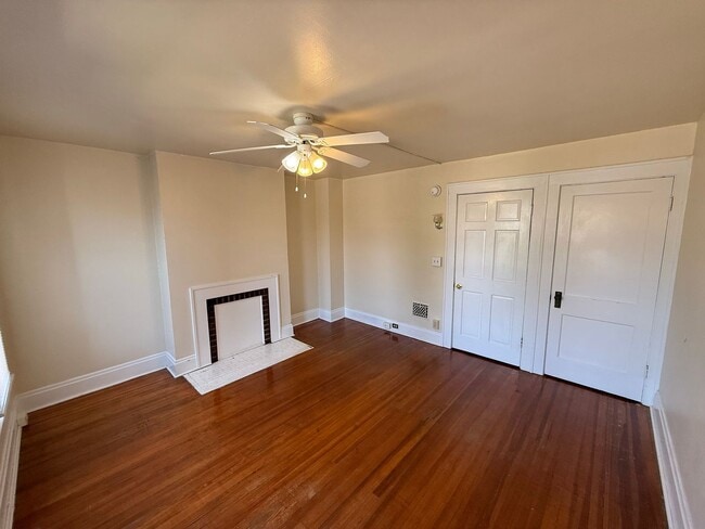 Building Photo - 2112-2120 Indianola Ave.