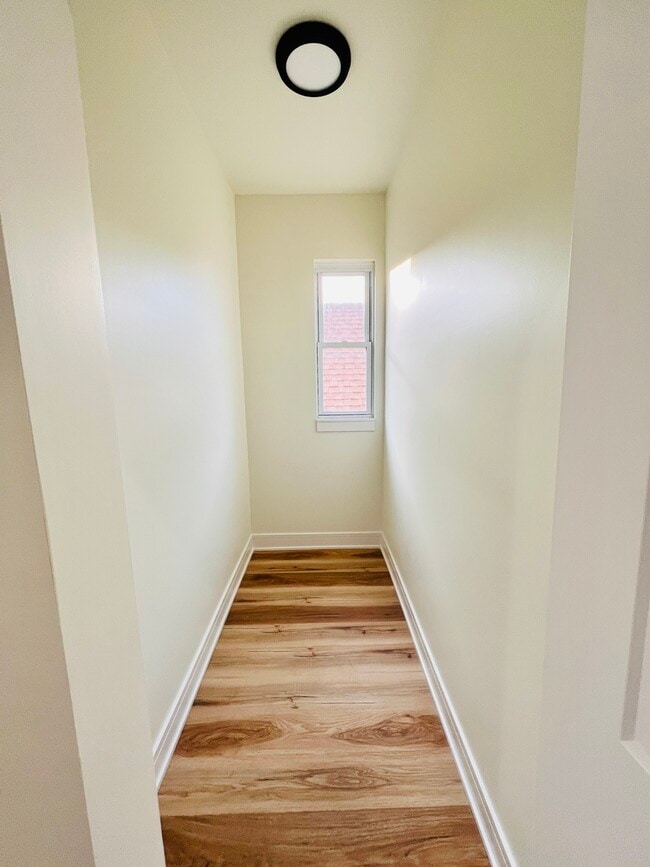 Building Photo - 1906 W 34th Pl