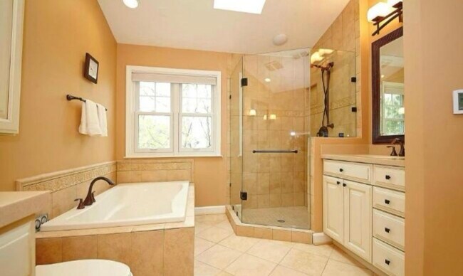Building Photo - 2552 Brenton Point Dr