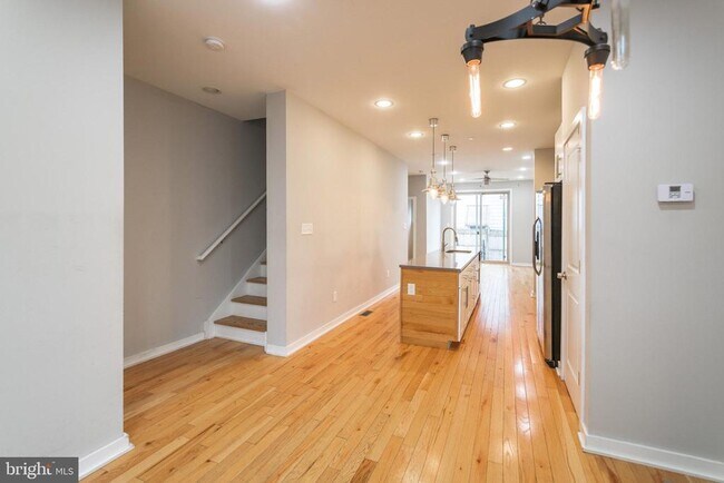 Primary Photo - 2027 E Huntingdon St