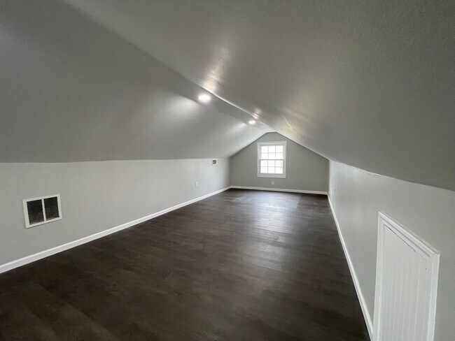 Building Photo - 1254 Catawba St