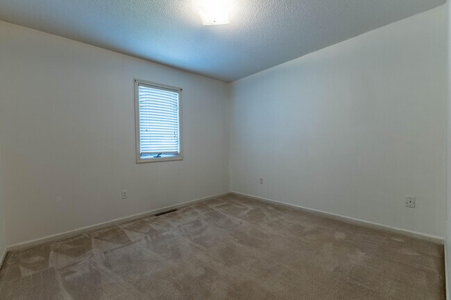 Building Photo - 4371 W Southview Dr