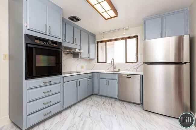 Building Photo - Exceptional Mid-Century 3BR Home in One of San Francisco's Hidden Gems