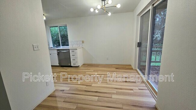 Building Photo - 6449 Lewis NE Dr