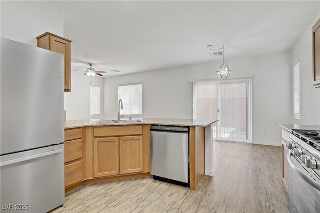 Building Photo - 9535 Stills Way