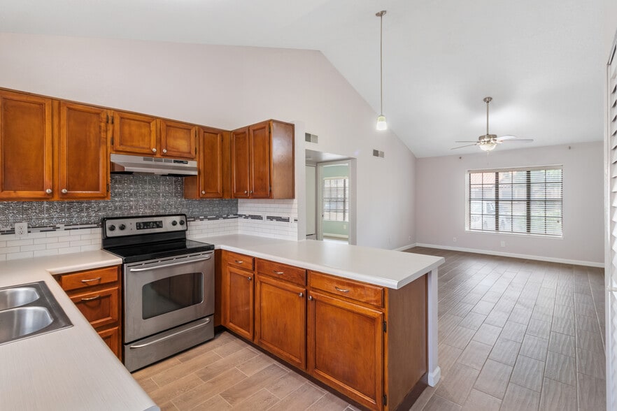 Building Photo - 4901 E Kelton Ln